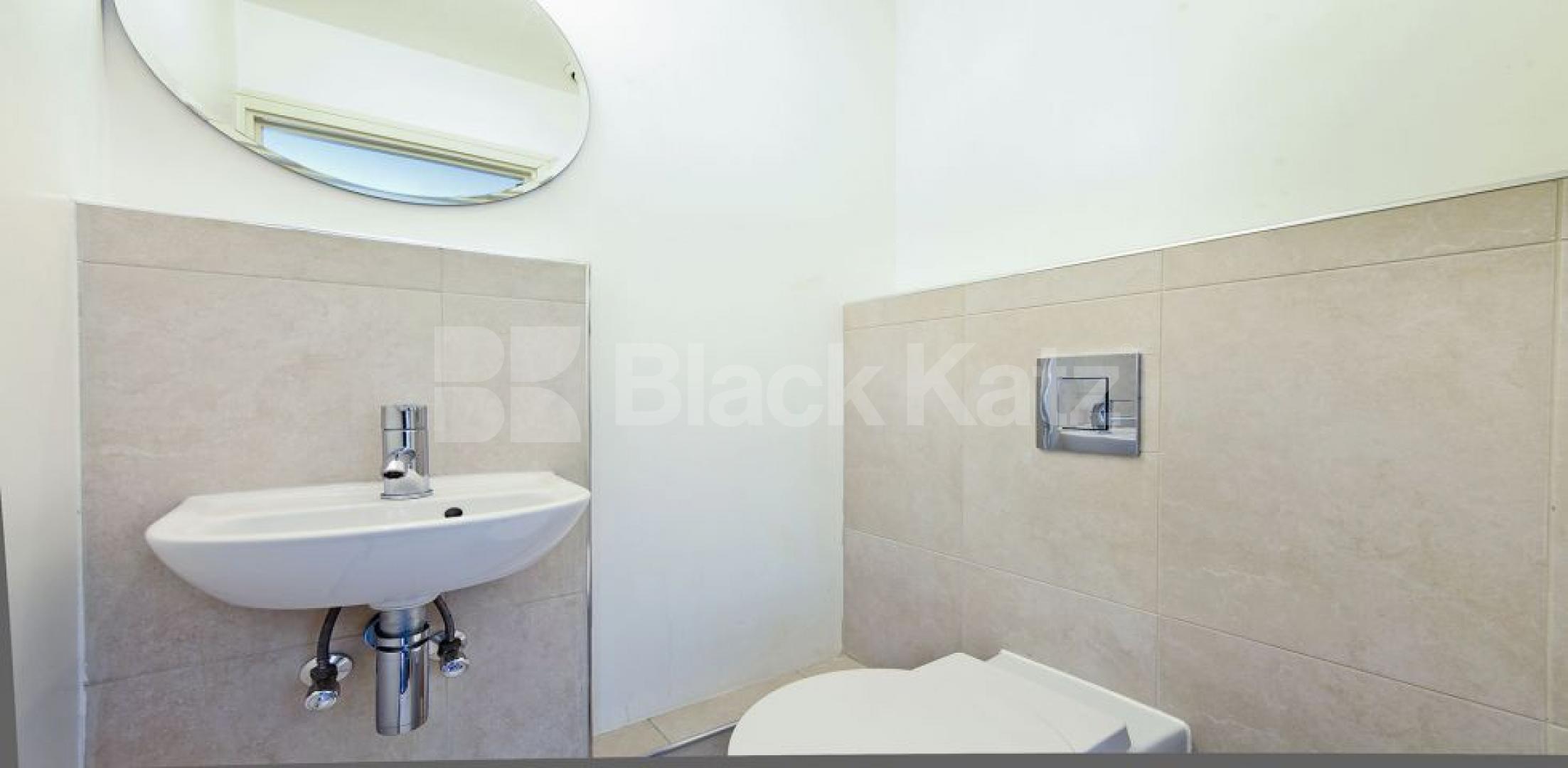 			2 Bedroom, 1 bath, 1 reception Apartment			 Boulevard Mansions.Borough Road, Borough